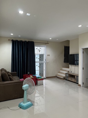 ขายด่วน ทาวน์โฮม  ซอยคู้บอน27แยก17 บ้านโกลเด้นทาวน์รามอินทราคู้บอน เฟส2