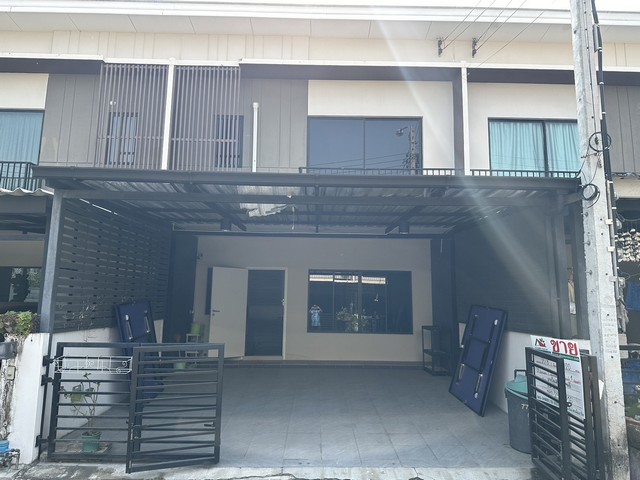 ประกาศขายทาวน์โฮม 2 ชั้นหมู่บ้านเดอะคอนเนคแจ้งวะฒนะ-ติวานนท์ (คอนเนค41)3ห้องนอน  2ห้องน้ำ 2ที่จอดรถตกแต่งหน้าและห้องครัวสภาพบ้านสวยมากๆแถมแอร์ 3ตัว โต๊ะกินข้าวหิ้วกระเป๋าเข้าอยู่ได้เลยสถานทึ่ใกช้เคียง -เมืองทองธานี-เซ็นทรัลแจ้งวัฒนะ-ห้าแยกปากเกร็ด-ศูนย์ราชการแจังวัฒนะ-โรบินสันศรีสมานขายในราคา 3.59 หรือให้เช่าเดือนละ14,500บาทเบอร์โทร 096-8601806