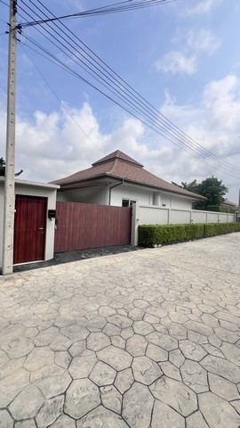 House for sale cheap house hot deal บ้านราคาถูก หัวหิน Mali prestige Thup Tai Hua Hin มะลิเพรสทีจ ทับใต้ หัวหินOutstanding value, luxury private pool villa, will not last long.Fully furnished and tastefully decorated 3 bedroom, 3 bathrooms with a private swimming pool and large European kitchen with upgraded appliances.  Located in a family friendly development with 24 hour security and a shaded playground.Desirable location only 10 minutes form the city centre, shopping, Beaches, Restaurants and world class golfing.Do not hesitate this property will sell quickly.Nui / Tanawan 0811276575 เนื้อที่552 ตารางวาห้องนอน3 ห้องห้องน้ำ2 ห้องรายละเอียดสินค้าบ้านเดี่ยวชั้นเดียวสไตล์พูลวิลล่า 3 ห้องนอน 2 ห้องน้ำ 1 ที