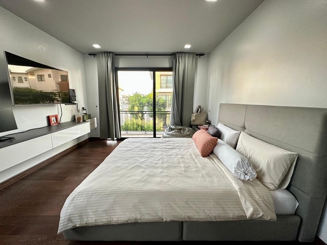 ขายบ้านเดี่ยว 3 ชั้น หมู่บ้านโกลเด้น เพรสทีจ วัชรพล-สุขาภิบาล 5 ถนนสุขาภิบาล 5 แขวงออเงิน เขตสายไหม กรุงเทพมหานคร