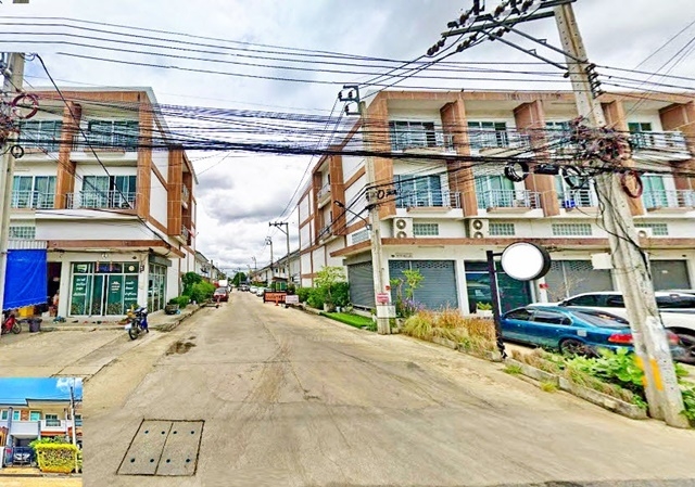 เฟอร์บางส่วน เดอะวอล์ค ราชพฤกษ์ ตลาดพระราม 5 ให้เช่าทาวน์เฮ้าส์ใหม่ 2 ชั้น 20ตรว. 140ตรม. 9,999B-M 3นอน 2น้ำ 1จอดรถ 3แอร์ The Walk Ratchaphruek. Rama 5 Market new townhouse for rent 2 floors 20sq.wa. 140sq.m. 9,999B-M 3bed 2bath 1parking 3A/C partially furnishedซ.นครอินทร์ ถ.นครอินทร์ ตำบลบางขุนกอง อำเภอบางกรวย นนทบุรี 1113020ตรว.                 20sq.wa.140ตรม.                   140sq.m.3 ห้องนอน2 ห้องน้ำ1 ห้องครัว1 จอดรถ3 แอร์สถานที่ใกล้เคียงตลาดพระราม 5 ( 1 กม.)โรงเรียนนานาชาติดราก้อน ( 1 กม.)โรงเรียนชาญรัต�