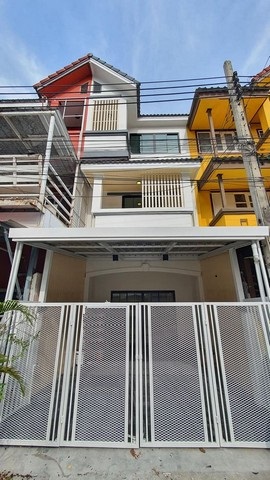 ขายทาวน์โฮม 3 ชั้น 4 ห้องนอน โครงการ Ramintra 71 คู้บอน 27 รีโนเวทใหม่ทั้งหลัง ใกล้แฟชั่นไอซ์แลนด์ 