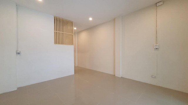 ขายทาวน์โฮม 3 ชั้น 4 ห้องนอน โครงการ Ramintra 71 คู้บอน 27 รีโนเวทใหม่ทั้งหลัง ใกล้แฟชั่นไอซ์แลนด์