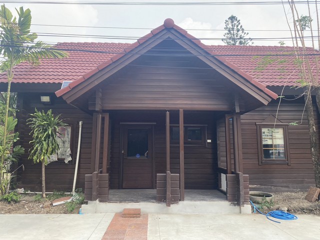 ให้เช่าบ้านไม้ สไตล์วินเทจ ย่านเศรษฐกิจศักยภาพพัฒนาการ บ้านไม้สนจากฟินแลนด์ภายในสวยพร้อมดำเนินธุระกิจได้ทันทีติดต่อ อรัชพร 081-4-888-799Line id:house169ราคาเช่า 120,000บาท/เดือนประกัน 3เดือนล่วงหน้า 1เดือนสัญญา 3ปีรายละเอียดบ้านไม้สนฟินแลนด์สไตล์วินเทจ 2ชั้น เนื้อที่ใช้สอย 200 ตารางเมตร-3 ห้องน้ำ-2 ที่จอดรถfixจอดแล้วจรไม่จำกัดที่ตั้ง เขตสวนหลวง กรุงเทพมหานครบริการ เช่า ซื้อ ขาย 