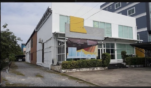 เช่าและโชว์สินค้า อาคารกึ่งโชว์รูมกึ่งโกดังพร้อมออฟฟิต พร้อมที่จอดรถกว่า 20คัน ติดถนนเสรีไทย ยินดีให้รีโนเวทตามแบบธุระกิจ ขนาดเนื้อที่ใช้สอย 1500ตารางเมตรติดต่อ  อรัชพร  081-4-888-799Line id:house169ราคาเช่า  190,000บาท/เดือนประกัน   2เดือนล่วงหน้า  1เดือนสัญญา   3ปีรายละเอียดอาคาร 2ชั้น พื้นที่ใช้สอย 1500ตารางเมตร หน้ากว้าง 20เมตร  ลึก 60เมตรที่จอดรถมากกว่า 20 คันที่ตั้ง  ถนนเสรีไทย แขวงคลอ