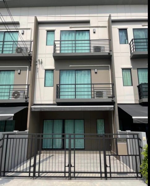 NSB2270 ขายทาวน์โฮม บ้านกลางเมือง ราชพฤกษ์ สาทร  พื้นที่ใช้สอย 141 ตรม มี 3 นอน 3น้ำ โครงการใหม่จาก Apตั้งอยู่บนถนนราชพฤกษ์ ตำบล บางขนุน อำเภอ บางกรวย จังหวัด นนทบุรี ราคาเพียง 6.9 ล้านบาททำเลแห่งเดียว วิวสวน ส่วนกลางหน้าบ้าน (แบบรีสอร์ท) โซนเดียวของทั้งโครงการ หน้าบ้านโปร่งไม่ติดใคร บ้านกลางเมือง ราชพฤกษ์ - สาทร (บ้านเลขที่ 998/47) พื้นที่ใช้สอย 141 ตร.ม. ทาวน์โฮม 3 ชั้น 3 ห้องนอน 3