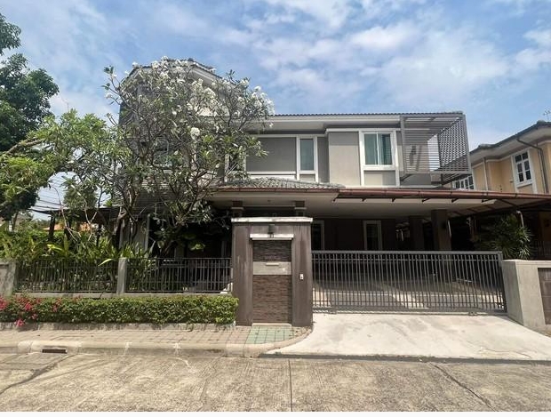 ให้เช่าและขายบ้านเดี่ยว 2ชั้น โกลเด้นนครา อ่อนนุช 65 แปลงมุม ติดถนนหลักหมู่บ้าน 