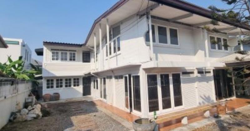 ให้เช่าบ้านเดี่ยว 80 ตรว หมู่บ้านเสนานิเวศน์ โครงการ 1 มี 8 ห้องนอน 4 ห้องน้ำ 