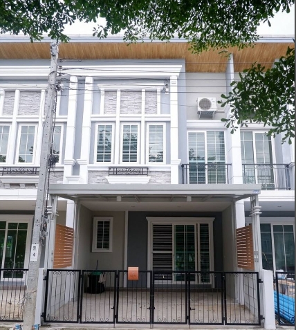 NBS2269 ขายทาวน์โฮม 2 ชั้น โครงการ Golden Town Sathorn  มี4 ห้องนอน 3 ห้องน้ำNBS2269 ขายทาวน์โฮม 2 ชั้น โครงการ Golden Town Sathorn  มี4 ห้องนอน 3 ห้องน้ำ ราคาขาย 4.6 ล้านบาท โครงการ Golden Town Sathorn โซนด้านหน้า ติดคลับเฮ้าส์ เพียง 1.6 กิโล* ถึงสถานีวุฒากาศ เพียง 6 กิโล* จากสาทร*  บ้าน 4 ห้องนอน 3 ห้องน้ำ 2 ที่จอดรถ แอร์ 4 ตัว + ปั๊มน้ำ + ครัวบิ๊วอิน + โครงหลังคาหน้าหลัง  มุ้งลวด+เหล็กดัดรอบบ้าน หน้าบ้านไม่ติดใคร โซนส่วนตัว สิ่�