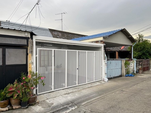 ขายทาวน์เฮาส์ชั้นเดียว 29 ตรว. 3 ห้องนอน โครงการพูนสิริ สุคนธสวัสดิ์ 9 เกษตรนวมินทร์ รีโนเวท ตกแต่งใหม่ สวยพร้อมอยู่ ใกล้โรงเรียนสตรีวิทยา 2