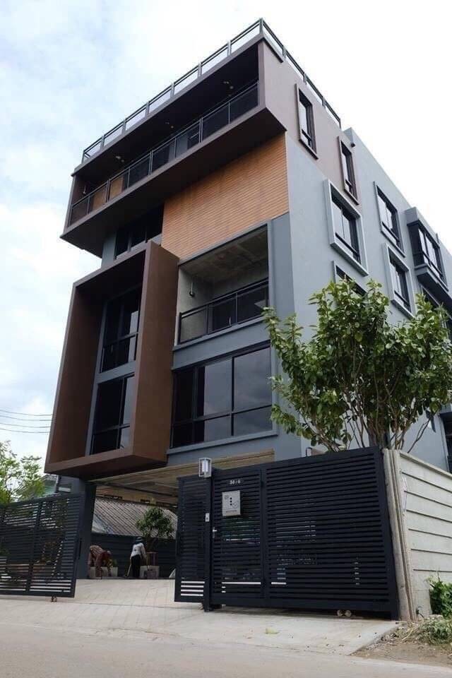 ขายโฮมออฟฟิศ 6 ชั้น Loft Style พร้อมลิฟท์ ย่านงามวงศ์วาน หลักสี่ ใกล้นอร์ธปาร์ค ,ใกล้ม.ธุรกิจบัณฑิตย์ขายพร้อมผู้เช่าติดสัญญาผู้เช่าหมดสัญญา 31 ตค 69ราคาขาย 42,000,000 บาท (ค่าใช้จ่ายวันโอนฝ่ายละครึ่ง)ที่ตั้ง ถนนงามวงศ์วาน ซอยงามวงศ์วาน 47 แขวง ทุ่งสองห้อง เขต หลักสี่ กรุงเทพมหานคร 10210ติดต่อ : คุณภัสพงณ์ 063-409-8164 , 081-398-7741Line : deedaa23พื้นที่ใช้สอย 1,000 ตารางเมตร จำนวน 6 ชั้น 12ห้องน้ำ จอดรถ 12 คันชั