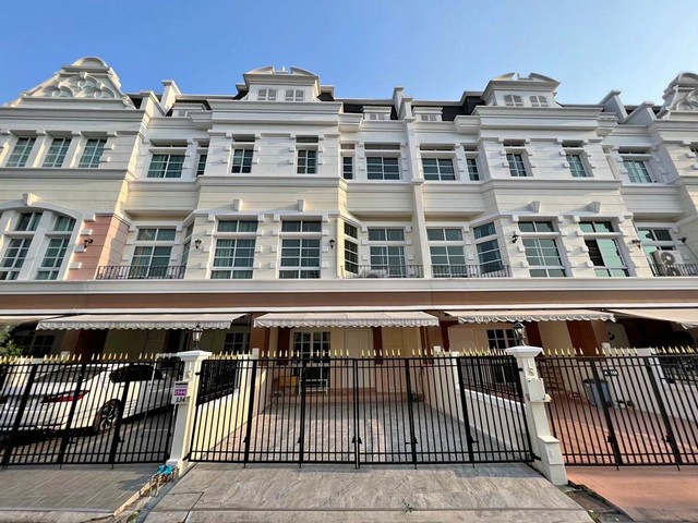 RTJ1626ให้เช่าทาวโฮม3 ชั้น เล่นระดับโครงการ พลัส ซิตี้พาร์ค สุขุมวิท 101/1 ใกล้สถานีรถไฟฟ้าปุณณวิถีและอุดมสุขเนื้อที่ 22 ตร.ว. พื้นที่ใช้สอย 185 ตร.ม. 3ห้องนอน 4ห้องน้ำ  2 ที่จอดรถสนใจติดต่อคุณเจี๊ยบ 092-851-6969Line:keti2522ราคาเช่า 45,000/เดือน มัดจำ2 เดือนล่วงหน้า1 เดือน ซอย หมู่บ้านพลัสซิตี้พาร์ค สุขุมวิท 101/1แขวงบางจาก เขตพระโขนง กรุงเทพมหานคร 10260คุณสมบัติทาวน์เฮาส์:* ได้รับการปรับปรุงใหม่