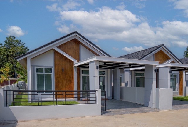 บ้านเดี่ยวสันกำเเพง มินิมอลมูจิ สไตล์ วิวทุ่งนา บรรยากาศดี  มีเพื่อนบ้าน ร้านค้า ร้านอาหาร ร้านสะดวกซื้อครบครัน