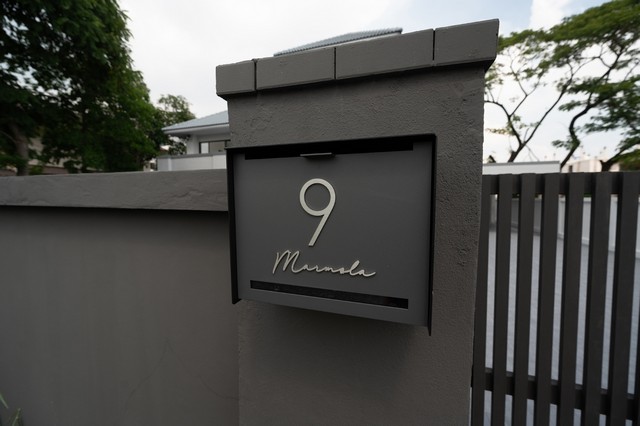 ขายบ้านเดี่ยว 3 ชั้น 4 ห้องนอน 4 ห้องน้ำ 6 จอด พื้นที่ใช้สอย 354 ตรม.ขนาดที่ดิน 121 ตรว.แถมปั้มน้ำและเท้งน้ำ สวนหินรอบบ้าน ในราคาพิเศษ เฉพาะ ปี 2023 ราคา 13,900,000 บาทที่ตั้ง เลขที่ 9 ซอยร่วมมิตรพัฒนา 6 แยก 3 ถ.สุขาภิบาล5 ท่าแร้ง บางเขน กทม.ติดต่อสุมิตร โทร 0894465959ID line:0894465959******************