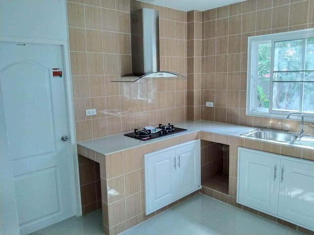 ขายบ้านนอกโครงการ สันผักหวาน หางดง หลังโรงเรียนบ้านสันผักหวาน ก่อนถึงกาดฝรั่ง เข้าซอยฝั่งตรงข้าม ต.โฮมหางดง ประมาน1กิโลเมตร