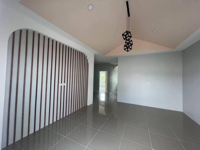 ขายบ้านสวยบ้านโซน หลังตลาด ท่ารั้ว บนที่ดิน 60 ตรว แบบ 3 นอน 2 น้ำ พร้อม โรงจอดรถ กว้างขวาง