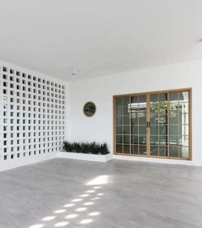 ติดต่อ หลิน 088 598 6998 Line ID: positive.agขาย 2.79 ลบ* บ้านสไตล์มินิมอลมูจิ ทำเลดีมากใกล้ห้างเซ็นทรัลเฟสฯ 5 นาทีอยู่กลางเมืองเชียงใหม่ เดินทางสะดวกสบาย.พื้นที่ดิน 30 ตร.วาพื้นที่ใช้สอย 120 ตร.ม.ฟังก์ชั่น : 2 ห้องนอน (4*4, 4*5ม.): 1 ห้องรับแขก+ครัว: 1 ห้องน้ำ: จอดรถ 2 คัน (กว้าง 6 ม.).ทำเลใกล้กับ: เซ็นทรัลเฟสติวัล เชียงใหม่ 5 นาที : โรงพยาบาลกรุงเทพ เชียงใหม่: มหาวิทยาลัยพายัพ: ท่ารถอาเขต : บิ๊กซีเอ็กตร้า : 