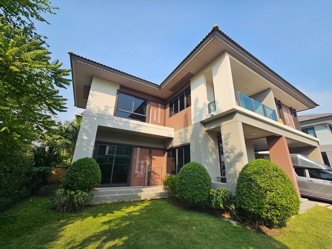 sss459 ขาย บ้านเดี่ยว บุราสิริวงแหวน อ่อนนุช Burasiri Wongwaen-Onnuch ซอยกิ่งแก้ว 25/1 หลังมุมที่อยู่ ถ. คู่ขนานวงแหวนกาญจนาภิเษก ซอยกาญจนาภิเษก39 (เจโม) สามารถทะลุออกกิ่งแก้ว 25/1โรงพยาบาลจุฬารัตน์ 9 ได้บ้านเดี่ยวสไตล์รีสอร์ท หันหน้าทิศใต้ หลังมุม4ห้องนอน 4ห้องน้ำ  2ห้องนั่งเล่น 1ห้องครัว ที่จอดรถ 2 คัน ในบ้านขนาดที่ดิน 80.8 วา พื้นที่ใช้สอย 223 ตารางเมตรแอร์ 6 เครื่อง  เครื่องทำน้ำอุ่น 3 เคร