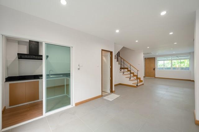 ขายทาวน์โฮม3ชั้นโครงการไอเพลสนาคนิวาส48 สไตล์ Modern Loft ตกแต่งใหม่ เหมาะพักอาศัย หรือทำโฮมออฟฟิศ