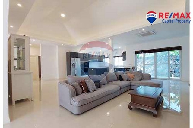 บ้านพร้อมสระว่ายน้ำ 5 ห้องนอนสวยใกล้ทะเลสาบมาบประชัน