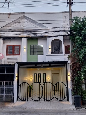 ขายทาวเฮาส์ หมู่บ้านศรีวิมลวิลล์ รีโนเวทใหม่ พร้อมอยู่2 ห้องนอน 2 ห้องน้ำ 1 ห้องครัวพร้อมเคาเตอร์ ขนาด 16 ตร.ว.ทำเลดี ห่างจากถนนสายไหม เพียง 150 เมตรที่ตั้ง: ซอยสายไหม74 ถนนสายไหม แขวงสายไหม เขตสายไหม กรุงเทพมหานครสถานที่ใกล้เคียง- บิ๊กซีสายไหม โลตัสลำลูกกา- ร.พ. CGH สายไหม ร.พ.สินแพทย์ ลำลูกกา, ร.พ.ภูมิพล- สนามบินดอนเมือง สนามกีฬาธูปะเตมีย์- ร.ร.ฤทธิยะวรรณาลัย, รร.สารสาสน