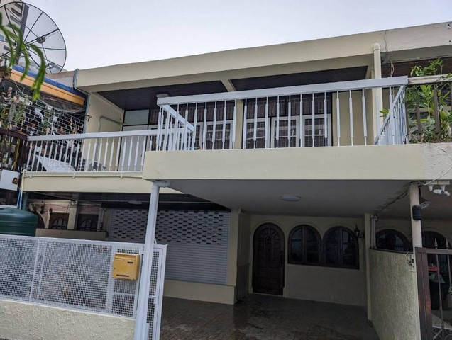 HR1010 ให้เช่าทาวน์เฮาส์2ชั้น ซอยปรีดีพนมยงค์ 31 สุขุมวิท 71 พระโขนง ใกล้โรงเรียนนานาชาติเอกมัยให้เช่าทาวน์เฮาส์ 30 ตร.ว. ติดหลังโรงเรียนนานาชาติเอกมัย 3 ห้องนอน 2 ห้องน้ำ มีเฟอร์นิเจอร์บางส่วนแอร์ 3 ตัว เพิ่งตกแต่งใหม่ สามารถเจรจาราคา/เฟอร์นิเจอร์เพิ่มเติมได้ ใน สุขุมวิท อโศก ทองหล่อ เอกมัย พร้อมพงษ์ ประสานมิตรราคาเช่า 30,000 บาทต่อเดือน ประกัน 2 เดือน จ่ายล่วงหน้า 1 เดื