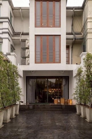 HR1005 ให้เช่าทาวน์โฮม 3 ชั้น ซอยปรีดีพนงยงค์25 เอกมัย10 ใกล้BTS เอกมัยให้เช่า 60,000 บาท/เดือนให้เช่าทาวน์โฮม 3 ชั้น เนื้อที่ 32 ตารางวา พื้นที่ใช้สอย 300 ตารางเมตร 4 ห้องนอน 5 ห้องน้ำ 1 ห้องครัว 1 ห้องนั่งเล่น จอดรถในบ้านได้ 1 คัน เดินทางได้หลายเส้นทาง เช่น ปรีดีย์25 , เอกมัยซอย 10 , เอกมัยซอย12 ซอยสุขุมวิท65 ฯ เหมาะพักอาศัย ไม่อนุญาตให้เลี้ยงสัตว์ที่ตั้ง : ซอยเจริญมิตร แขวงคลองตันเหนื