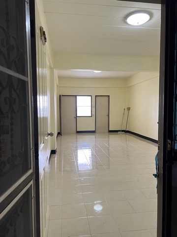 ขายคอนโด ห้องสภาพดี รุ่งกิจคอนโดมิเนียม ห้องอยู่ชั้น 3 พิกัดที่ ซ.รามคำแหง 90