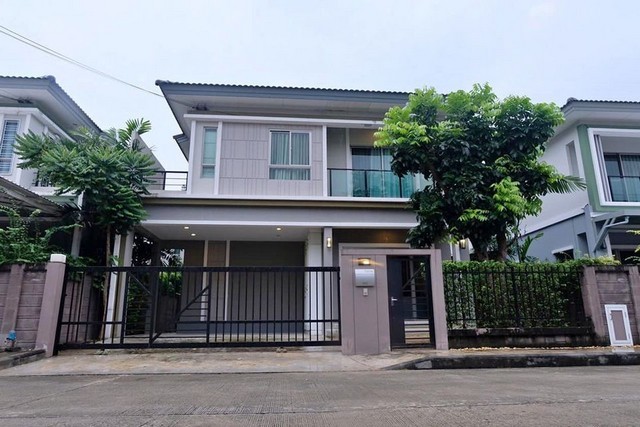 RHT1472ให้เช่าบ้านเดี่ยว2 ชั้น ใหม่ไม่เคยอยู่  ย่านพัฒนาการ The Plant Estique pattanakarn 38เนื้อที่ 50 ตร.ว. พื้นที่ใช้สอย 145 ตารางเมตร 2 ห้องนอน 1 ห้องเสื้อผ้า 2 ห้องน้ำ 2 ที่จอดรถสนใจติดต่อคุณเจี๊ยบ 092-851-6969Line:keti2522ราคาเช่า 45,000 บาท/เดือน(รวมค่าส่วนกลางแล้ว) สัญญา1 ปี ที่ตั้ง ถนนพัฒนาการ ซอย 38 แขวงสวนหลวง เขตสวนหลวง กรุงเทพมหานครบ้านนี้ไม่เคยปล่อยเช่า เจ้าของไม่เคยอยู่ ประตูที่จอดรถรีโมทไฟฟ้าเค