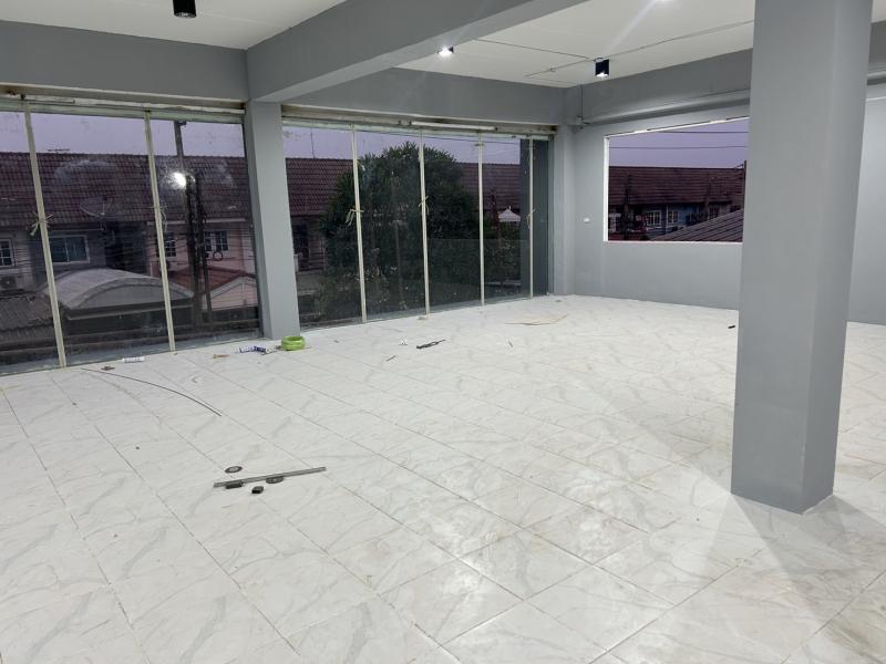 ให้เช่าอาคารพาณิชย์3 ชั้น พร้อมโกดังและบ้านพัก ที่รวมขนาด 226 ตารางวา ตำบลคูคตลำลูกกาปทุมธานี510 ตารางเมตร