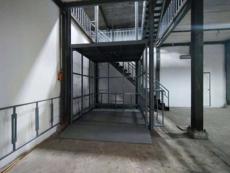 ให้เช่าโกดังสีม่วง3,000 ตารางเมตร  ดัดแปลงเป็นห้องพักคนงานได้ ถนนอ้อมน้อย ราคาเช่า 120,000 บาทต่อเด