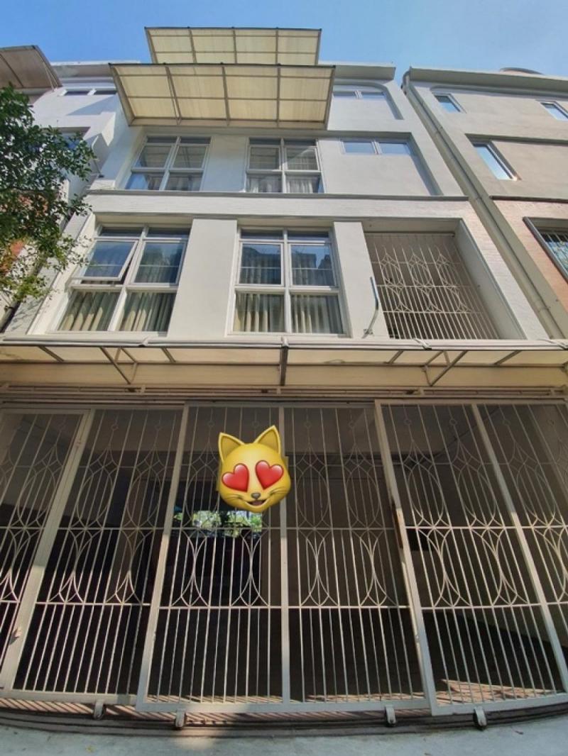 ให้เช่าอาคาร4 ชั้น ใกล้ BTS อารีย์, ทางด่วนพระรามหก  3 นอน 5 น้ำ จอดรถได้ 2 คัน – พื้นที่ใช้สอยประมาณ 280 ตรม.มีค่าเช่า 48,000 บาท ต่อเดือน