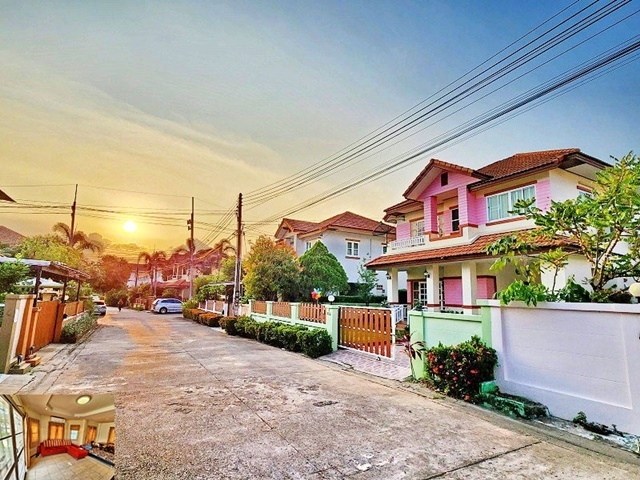 ให้เช่าบ้านใหญ่ อย่างกับคฤหาสน์ สวย 2 ชั้นเจ-ปาร์ค ศรีราชา  เฟอร์ครบ บรรยากาศดี 63ตรว. 160ตรม. 3นอน 2น้ำ 2จอดรถ 4แอร์ ตลาดศุภฤกษ์