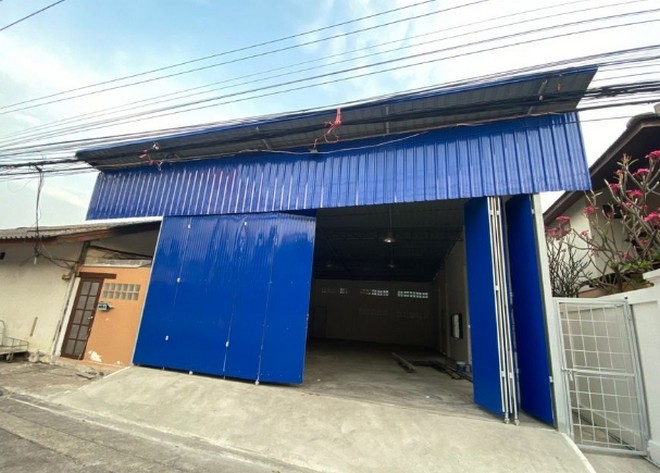  ให้เช่าโกดัง  160 ตรม ซอยนวลจันทร์ 27 ย่านเลียบด่วนรามอินทรา 