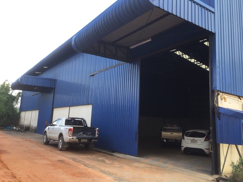 BST598 ให้เช่าโกดังออฟฟิศในตัวเลียบมอเตอร์เวย์ฝั่งขาออก เขตสะพานสูง ขนาด  270 ตารางเมตร ประตู กว้าง 5 เมตร รถบรรทุก 4 ล้อเข้าได้ มีลาน Load contenner ด้านหน้า มีห้องน้ำAgent Postcontact : คุณบัว Bua Agent 0936464597, 0826914598ค่าเช่า 30,000 บาทค่ะ หัก ณ ที่จ่าย ผู้เช่าเป็นคนออกที่ตั้ง ซอยกาญจนาภิเษก 25  แขวงสะพานสูง เขตสะพานสูง กรุงเทพฯ 10250Agent Postcontact : คุณบัว Bua Agent 0936464597, 0826914598Line : Bua093https://line.me/ti/p/VLsrAErtoXPL. Real Estate Broker http://www.kaibaanteedin.com รับฝากขาย คอนโ