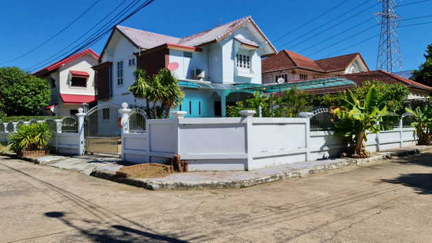 ขายบ้านเดี่ยว 2 ชั้น หมู่บ้านภัสรี ถนนพุทธมณฑลสาย2  เขตบางแค กรุงเทพมหานครที่ตั้ง หมู่บ้านภัสรี แขวงบางแคเหนือ เขตบางแค กรุงเทพมหานคร 10160พิกัด https://maps.app.goo.gl/31aKD8zvo32LLW7Y6ขนาดพื้นที่ 130 ตารางวาพื้นที่ใช้สอย 220 ตารางเมตรรายละเอียดขายบ้านเดี่ยว 2 ชั้น ทำเลดี อยู่หัวมุม ตกแต่งภายในทั้งหลัง บริเวณรอบๆบ้านมีพื้นที่ สามารถปลูกต้นไม้ ทำสวนหย่อมได้ ภายในหมู่บ้านเงียบ สงบ เดินท