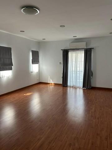 ให้เช่าทาวน์โฮม 3 ขั้น หมู่บ้านลภาวัน 17 ชอยบางรักน้อย ใกล้บุญถาวรราชพฤกษ์ เดินทางสะดวก