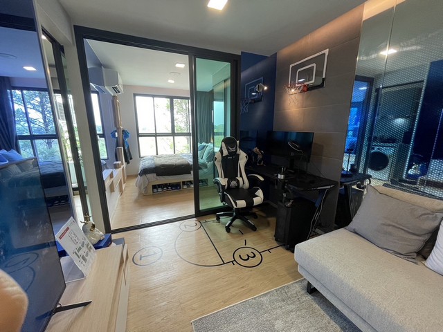 Sub1003ขายสัญญา+ดาวน์ คอนโด atmoz kanaal รังสิต คอนโดใหม่ บิ้วอินพร้อม เฟอร์แน่น ชั้น 3 ตึก B ขนาด25.70 ตรม.1ห้องนอน 1ห้องน้ำ 1ครัว 1ห้องนั่งเล่นส่วนกลางจุกๆมากมี จะโซนสำหรับ introvertหรือจะโซนสายปาร์ตี้ อัดมาแน่น **ไว้ส่งข้อมูลทาง dm งับพิเศษ แถมแอร์2ตัว,ชุดครัว,ฮูดดูดควัน มีระบบสั่งงานด้วยเสียงภายในห้องประตูเป็นดิจิตัลดอลล็อค คุ้มเกิ้นนนสะดวกมากไม่ว่าจะอยู่เองหรือปล่อยเช่า ใกล้