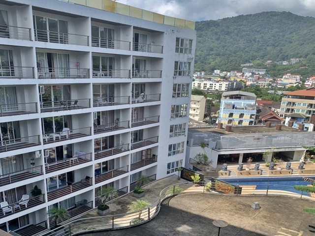   รายละเอียดเพิ่มเติม Code ID :  PAL 4-0226  ราคาขาย  2,977,975 บาท- พื้นที่ใช้สอย :   41.65 ตรม- จำนวนห้อง :   1 ห้องนอน 1 ห้องน้ำ - ชั้นที่ :-     - อาคาร : 1 พิกัดทรัพย์ : https://maps.app.goo.gl/K4neLH7mCKkcLb2Y6    สถานที่ใกล้เคียง- ใกล้ตลาดสดบันซ้าน ตลาดสด ภูเก็ต- ใกล้บิ๊กซี เอ็กซ์ตร้า ภูเก็ต 2  สาขา จังซีลอน- ใกล้ซ็นทรัลป่าตอง  สอบถามเพิ่มเติม/นัดชมโทร. 097-419-5982(พลอย)โทร. 096-932-4624(ออมสิน)Line : @panaya (มี@ด้านหน้า)ปรึกษาสินเชื่อฟรี One Stop Service ดูแลตั้�