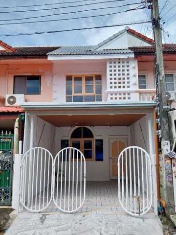 - ทาวน์เฮ้าส์ 2 ชั้น ขนาด 18 ตร.ว.- 2 ห้องนอน 2 ห้องน้ำ 1 ห้องครัว- ชั้นล่าง-บน ปูกระเบื้องเต็มพื้นที่- พื้นครัวปูกระเบื้องเต็ม ก่อเคาท์เตอร์ครัว พร้อมซิงค์ล้างจานสถานที่ใกล้เคียง- หน้าโครงการมี 7-11 หาซื้อของกินได้ง่าย มีวินมอเตอร์ไซต์ รถตู้ และรถสองแถว วิ่งไปตลาดมีนบุรี- สามารถเข้าออกจาก ถนนหทัยราษฎร์ เลียบคลองสอง ซาฟารีเวิลด์ ถนนเลียบวงแหวงรอบนอกได้- เดินทางถนน