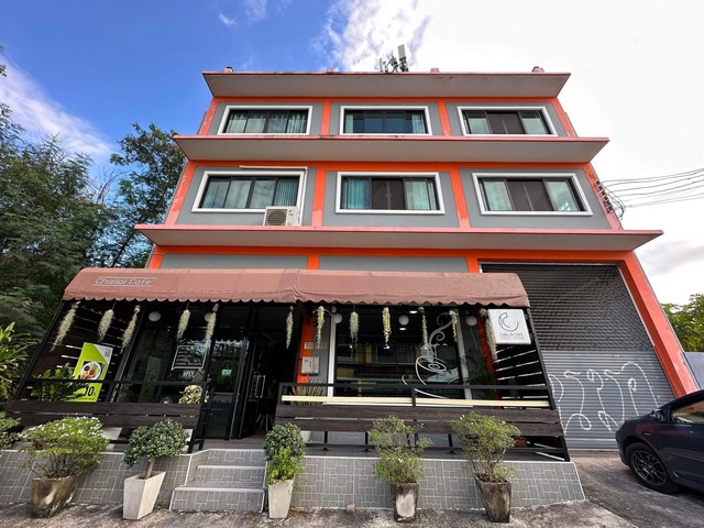 BRA463 ให้เช่าโกดัง พร้อมออฟฟิศ ซอยนวมินทร์ 157  เบึงกุ่ม ใกล้ ร.พ.พญาไทนวมินทร์พื้นที่ใช้สอย 1. โกดัง 240 ตร.ม 2. อาคาร 60 ตร.ม ไฟฟ้าระบบ 3 เฟส พื้นที่ใช้สอย 240 + 60 ตารางเมตร มีห้องสำหรับทำออฟฟิศ 3 ห้อง 4 ห้องน้ำให้เช่า 70,000 บาท ต่อเดือนสัญญาขั้นต่ำ 3 ปี (เงินประกัน 2 เดือน + ล่วงหน้า 1 เดือน)ที่ตั้ง : ซอยนวมินทร์ 157 แขวงคลองกุ่ม เขตบึงกุ่ม กรุงเทพสนใจติดต่อ : คุณสราวุฒิ Tel. 0994108945 Line : 0994108945PL. Real Estate Broker 