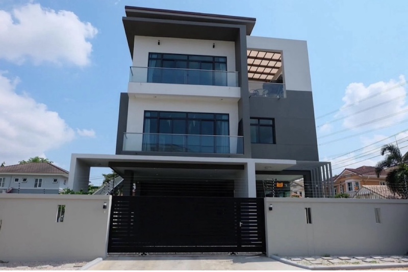 BS779 ขายบ้านเดี่ยว 3 ชั้น ณุศาศิริ พระราม 9-วงแหวน 100 ตร.ว บ้านสวย สถาพดี ทำเลดีเยี่ยม ห้องนอน 4 ห้อง ห้องน้ำ 4 ห้องAgent Postcontact : คุณบัว Bua Agent 0936464597, 0826914598Line : Bua093ราคาขาย 18,000,000ล้านBS779 บ้านเดี่ยว 3 ชั้น ณุศาศิริ 100 ตร.ว  530.00 ตร.ม.ประเภท : บ้านเดี่ยวสูง : 3 ชั้นเนื้อที่ : 1 งานพื้นที่ใช้สอย : 530.00 ตารางเมตรห้องนอน : 5 ห้องห้องน้ำ : 4 ห้องห้องอื่นๆ : 1 ห้องดูหนัง 1 ห้องนั่งเล่น 1 ห้องครัว 1 ห้องออกกำลังกายจอดรถได้ :