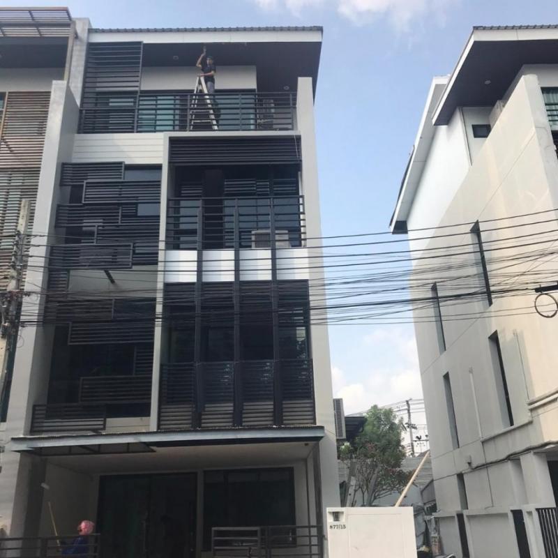 ให้เช่าโฮมออฟฟิศ 4 ชั้น โครงการเนอวานา แอทเวิร์ค พระราม9  พื้นที่ใช้สอย 270 ตร.ม. 2 ห้องนอน 5 ห้องน้ำ ใกล้ Homepro The Nine