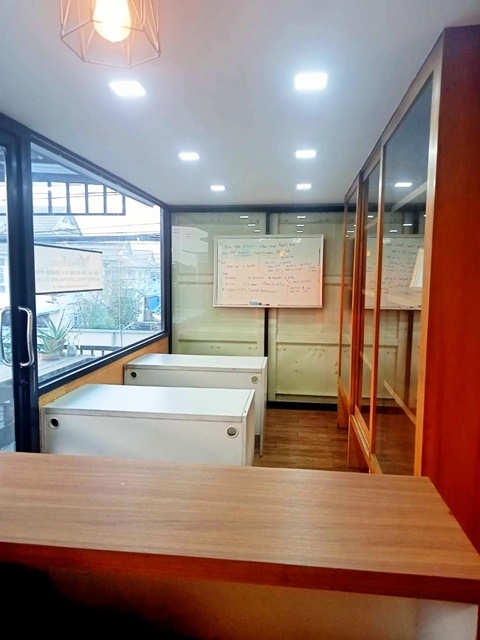 MRTตลาดบางใหญ่  ให้เช่าออฟฟิศ 20ตรว. 15ตรม. แก้วอินทร์ จดทะเบียนพาณิชย์ 4,999B-M 1ห้อง 1น้ำ 1แอร์ จอดรถได้หลายคัน ใกล้ 7-11 บิ๊กซี CJ Lotus