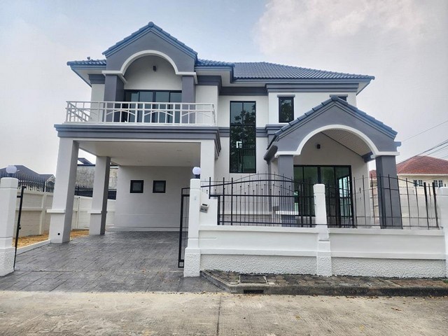 บ้านกฤษดานคร 31 ปิ่นเกล้า-บรมราชชนนี เนื้อที่ 75.6 ตรว. 3 นอน 3 น้ำ 1 ห้องแม่บ้าน หลังมุม2 จอด ราคาสุดคุ้ม 6.99ล้านบาท เท่านั้นบ้านมือสองตกแต่งใหม่ ม.กฤษดานคร31 ปิ่นเกล้า ติดถนนบรมราชชนนี #หลังมุม โซนใกล้สวนสาธารณะ ฟังก์ชั่นจัดเต็ม 3 ห้องนอน 3 ห้องน้ำ 2 ที่จอดรถ รองรับความสุขบนเนื้อที่ดิน 75.6 ตร.ว. บนทำเลศักยภาพใกล้ทางคู่ขนานลอยฟ้าบรมราชชนนี และ เพียง 10 นาทีถึงเซ็นทรัลปิ่นเ