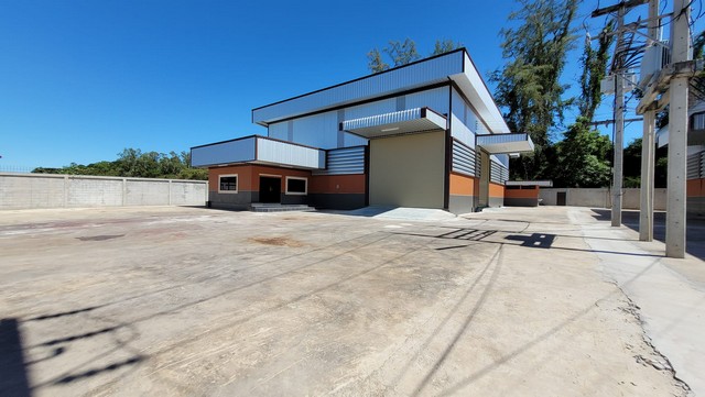 RK0375 ให้เช่าโกดังบนที่ดิน 3 ไร่ โกดัง2 หลัง พื้นที่รวม 1522 ตร.ม เขต EEC ชลบุรี สวนเสือศรีราชาติดต่อAgent  : คุณเด่นชัย 09-8481-8989         :06-2839-4747 Line   :0984818989          : https://line.me/ti/p/ezz8HbMifz         : แอดไลน์ แคปหน้าจอสอบถามได้เลยครับโกดังบนที่ดิน 3 ไร่ โกดัง2 หลัง พื้นที่รวม 1522 ตร.ม เขต EEC ชลบุรี มีรั้วล้อมรอบ Pivateโรงงานหลังที่ 1 มีขนาด 972  ตรม. โรงงานหลังที่ 2 มีขนาด 550  ตรม.รับ น้ำหนักได้ 3-5 ตัน/ ตารางเมตรมีไฟฟ้า 3 เฟส หม้อแปลง ข