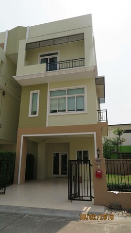 ให้เช่าทาวน์โฮม 3 ห้องนอน 4 ห้องน้ำ แอร์ 5 เครือง   เฟอร์นิเจอร์สำหรับทำออฟฟิศ หมู่บ้านลภาวัน 17 นนทบุรี หมู่บ้านลภาวัน 17