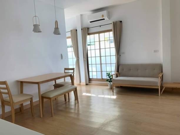 ขาย 2.79 ล้าน 30 ตรว. #สไตล์มินิมอลมูจิ ทำเลดีมาก อยู่ใจกลางเมืองเชียงใหม่ #ซื้ออยู่เองหรือปล่อยเช่าได้ #ใกล้เซ็นทรัลเฟสติวัล 5 นาที