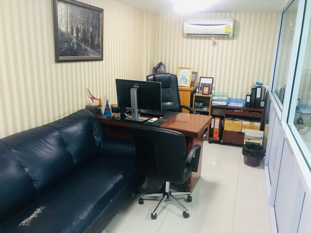 ขายอาคารพาณิชย์พร้อมทำธุรกิจ ตึกเด่นมาก3คูหา ใจกลางเมืองพิษณุโลก ติด ถ.มิตรภาพ