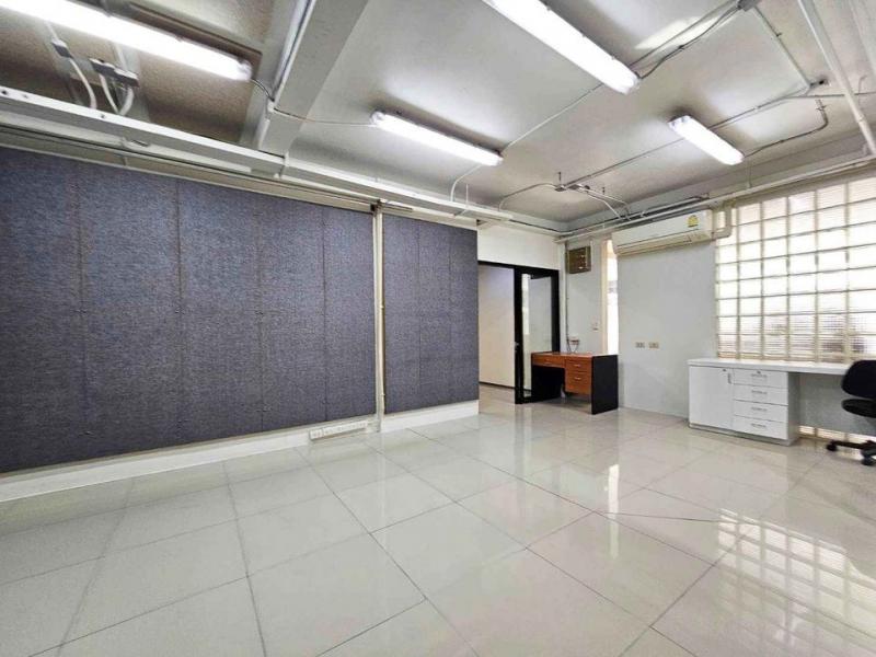 ให้เช่าโฮมออฟฟิศอยู่ชั้น1 180ตร.ม.ย่านพระราม9 รัชดา แยก อสมท. ใกล้MRTพระราม9 หลังเซ็นทรัลพระราม9